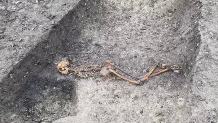    İngiltərədə 2500 il bundan əvvələ aid insan skeleti tapılıb   