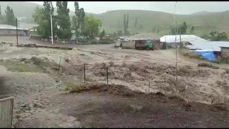    Xınalığa sel gəldi, yol bağlandı - Video   