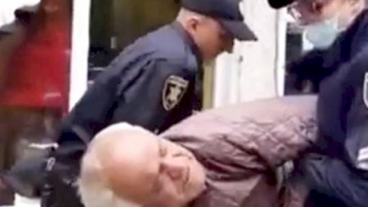    Maska taxmayan qocanı küçədə döydülər - Video   