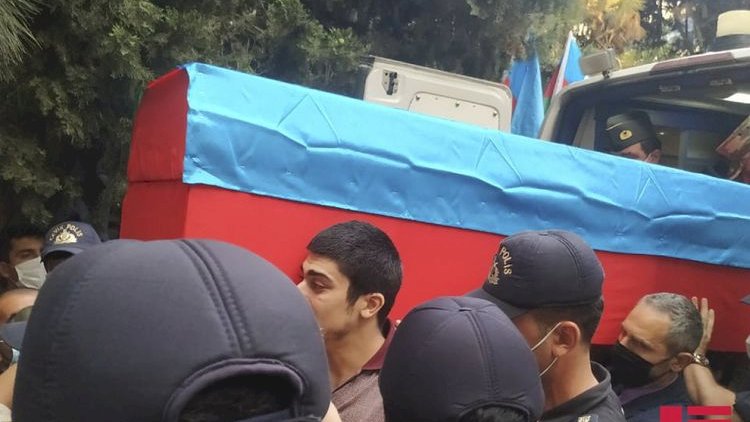    Şəhid generalın və şəhid polkovnikin cənazələri ata ocaqlarına aparılıb   
