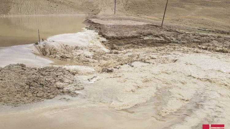    Şamaxıda sel gölü dağıtdı, 15 ton balıq tələf oldu - Fotolar   