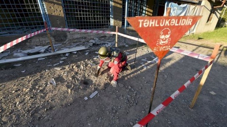    Tovuzda düşmən mərmisi ilə həlak olan mülki vətəndaşımızın evindən   FOTOREPORTAJ