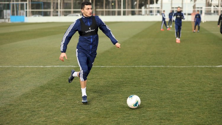    “Qarabağ” daha bir futbolçu ilə yollarını ayırdı   