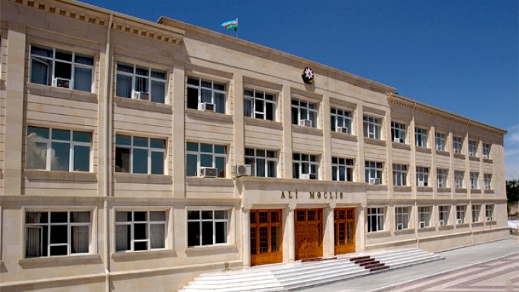    Deputatların maaşları artırılır   