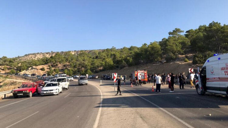    Türkiyədə hərbçiləri daşıyan avtobus aşdı - 5 ölü, 10 yaralı   