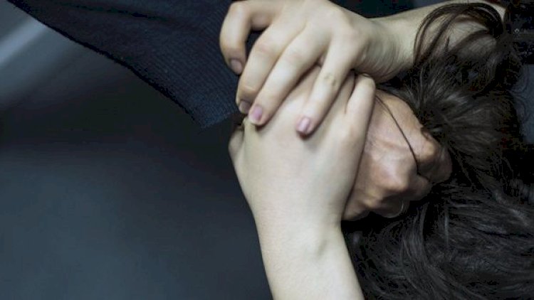    Sevgilisinin saçını kəsib çılpaq halda zirzəmidə qandalladı   