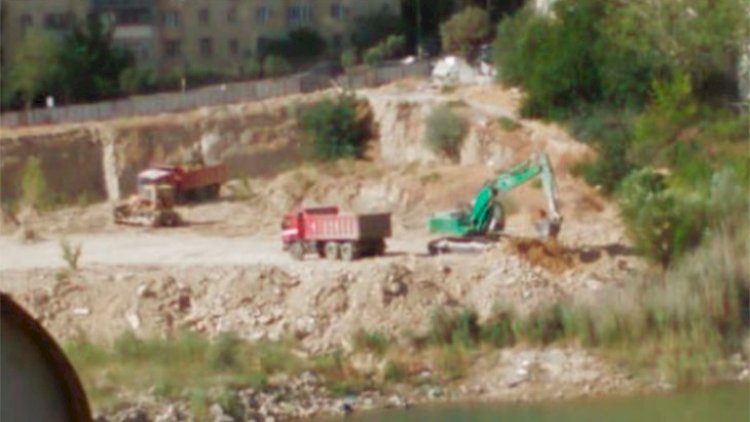    Yasamal ərazisindəki gölün qurudulması işi yenidən başladı -   Video