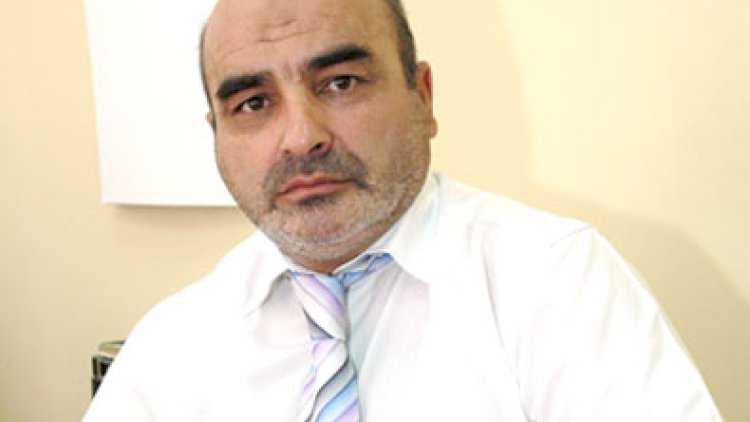    Azərbaycanda partiya sədrinin barmağını kəsdilər   