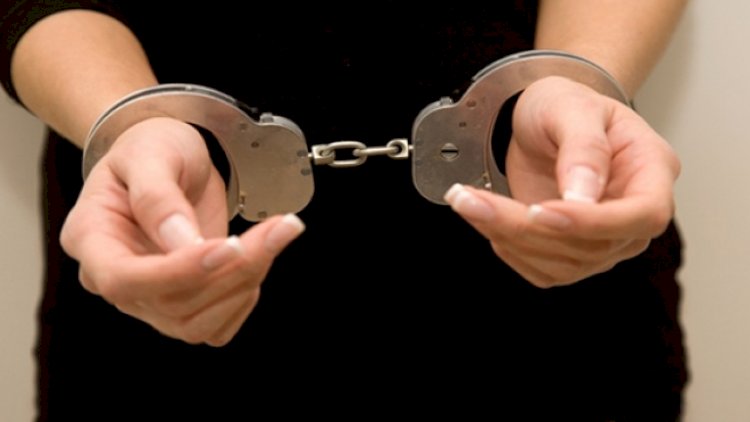    Polis oğurluq edən qadını saxladı   