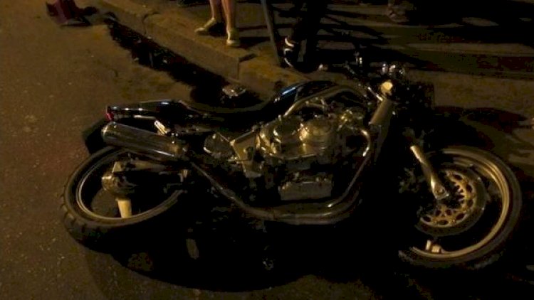    Bakıda motosiklet avtomobilə çırpıldı, sürücü xəsarət aldı   
