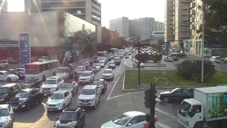    Bakının bəzi küçə və prospektlərində tıxac var - Fotolar   