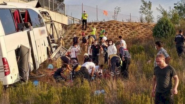    Türkiyədə sərnişin avtobusu qəzaya uğradı, ölən və yaralananlar var   