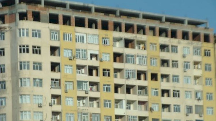    Bakıda binaya əlavə tikilən 2 mərtəbə ilə bağlı yeni   VİDEO