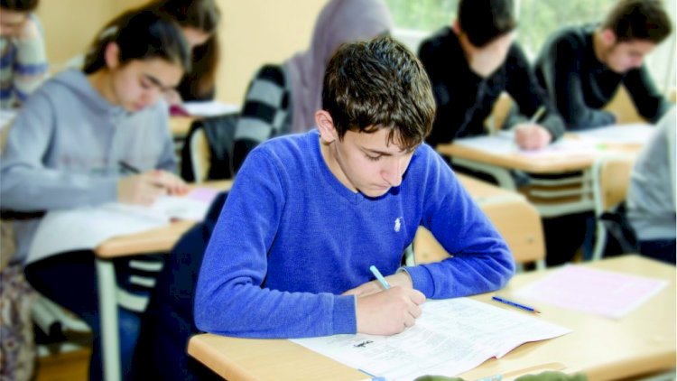    İki məzun maksimal bal yığdı   