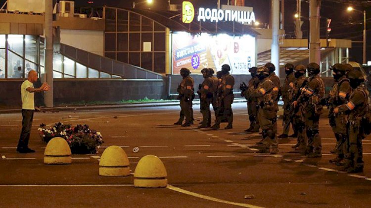    Belarus polisi 700 nəfəri həbs etdi   