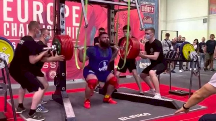    400 kiloqram ağırlıq qaldırmaq istəyən atletin dizləri qırıldı -  Video   