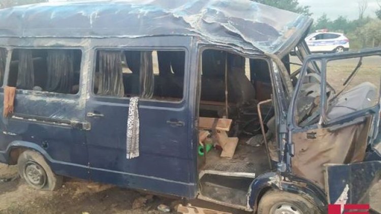    Samuxda qarşısına uzunqulaq arabası çıxan “Mercedes” aşdı, 11 nəfər xəstəxanalıq oldu - Fotolar   