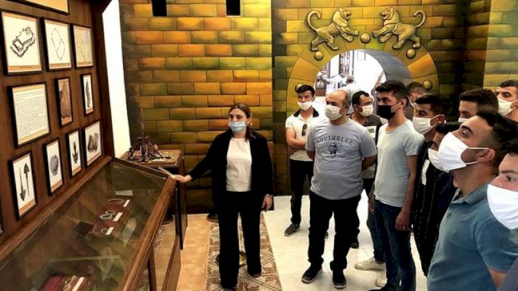    Türkiyəli hərbçilər Hərb Tarixi Muzeyini ziyarət etdilər - Fotolar   