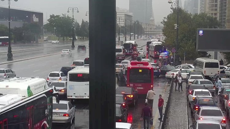    Bu küçələrdə tıxac var   