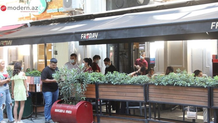    Bakıda kafe və restoranlarda ilk iş günü - Fotolar   