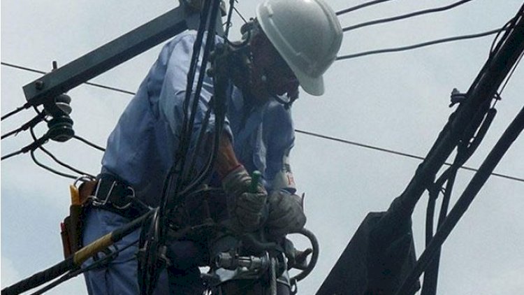    Bakıda bədbəxt hadisə: Elektrik dirəyindən yıxılan kişinin onurğası sındı   