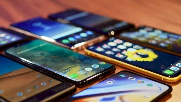    Fiziki şəxslər tərəfindən ölkəyə gətirilən mobil telefonlar gömrükdə yazılı formada bəyan ediləcək   