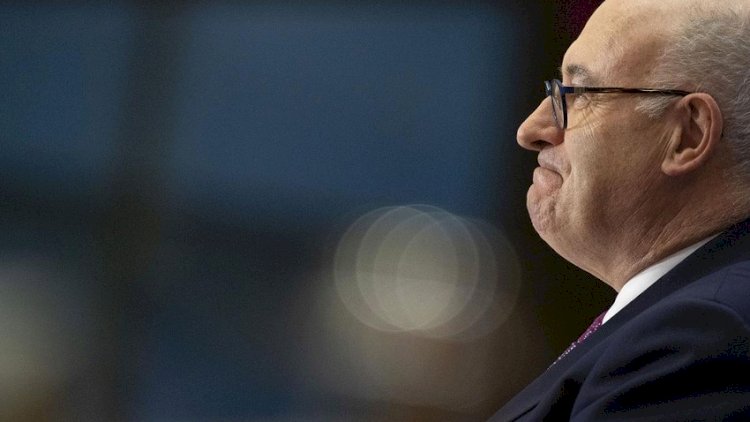    Karantini pozan məmur istefa verdi - Avropada   