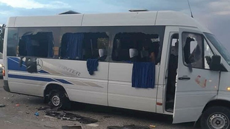    Ukraynada müxalifətçilərin olduğu avtobus atəşə tutuldu   - Ölənlər var
