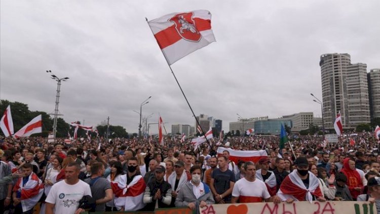    Ukrayna Belarusla əlaqəni kəsdi   