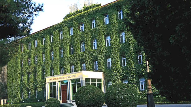    İcra Hakimiyyətinin əməkdaşları “Sumqayıt“ın prezidentini pərt etdilər   