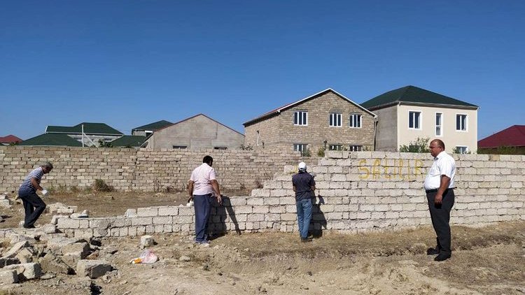    Tarixi abidənin ərazisinin zəbt olunmasının qarşısı alındı - Fotolar   