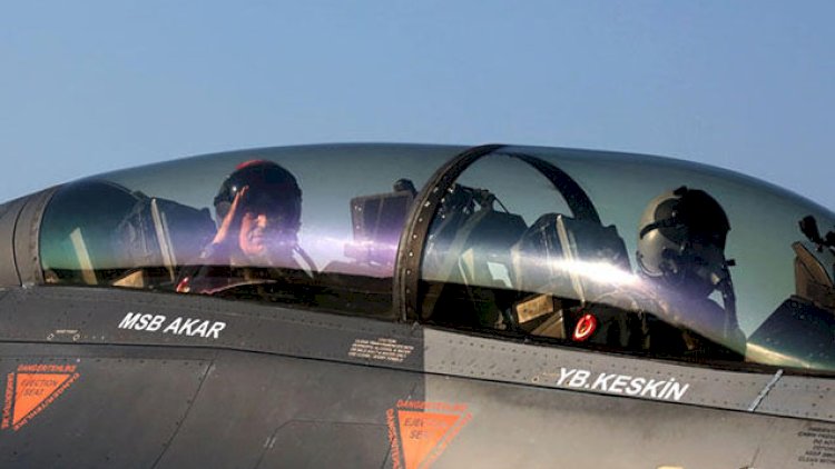    Hulusi Akar “F-16” ilə uçdu - Video   