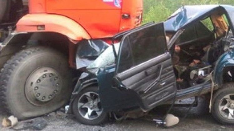    Qaxda minik avtomobili yük maşını ilə toqquşdu - Fotolar   