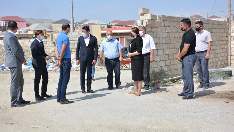    Qobu qəsəbəsində növbəti küçələr asfaltlanır  – Başçı əraziyə gəldi   