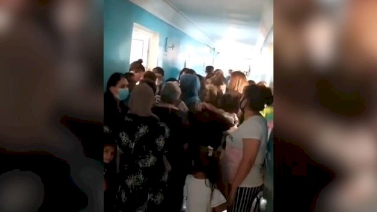    Xəstəxanada həkim növbəsi: Nə koronavirus yada düşdü, nə də sosial məsafə - Video   