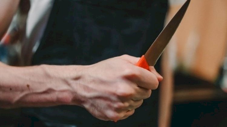    Sumqayıtda dayı bacısı oğlunu pula görə bıçaqladı   