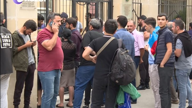    Cəbhəyə getmək üçün böyük izdiham – Video   