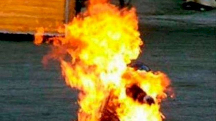    Bakıda kişi benzin töküb özünü yandırdı   