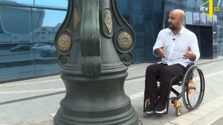    DJ Tural Bakıda əlil arabasında olan şəxslərin yaşadığı böyük problemi göstərdi - Video   