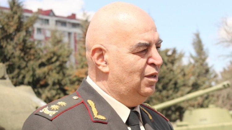    “İndi orada ağır döyüşlər gedir...”  - General   