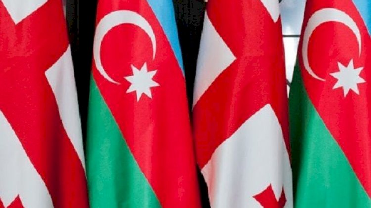    Tbilisidə Kür çayı üzərindəki körpü Azərbaycan bayrağının rənglərinə bürünüb    - Fotolar