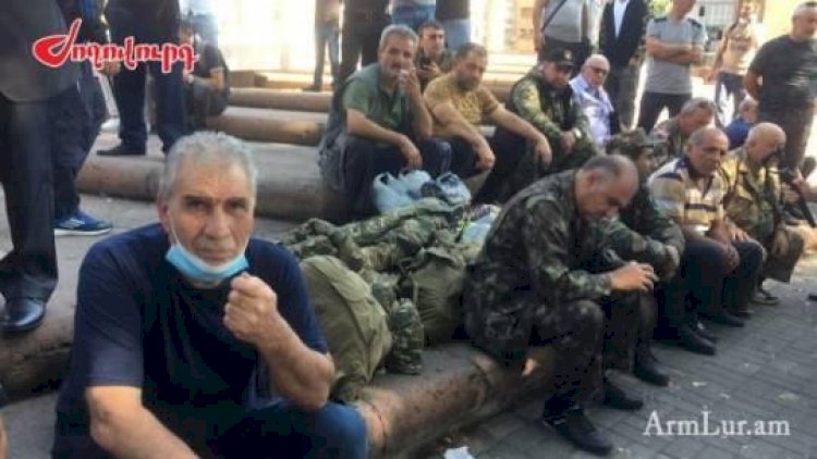    Erməni könüllüləri döyüşməkdən imtina etdi   