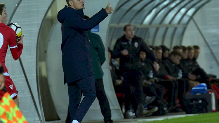    AFFA yığmanın baş məşqçisini yola salır   