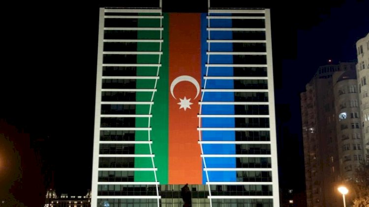    Nazirliyin binası Azərbaycan bayrağını büründü - Fotolar   