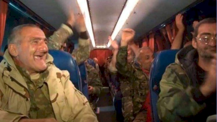    Düşmən ölkədə döyüşə qocalar gedir   
