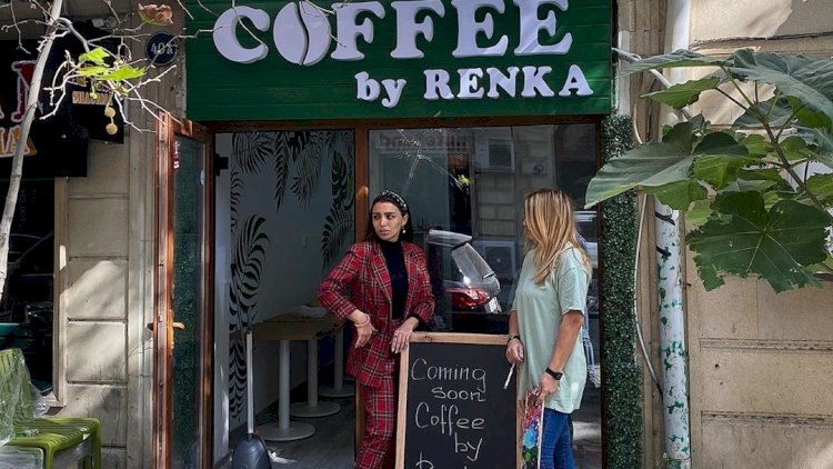   Tanınmış rəqqasə kafe açıb   