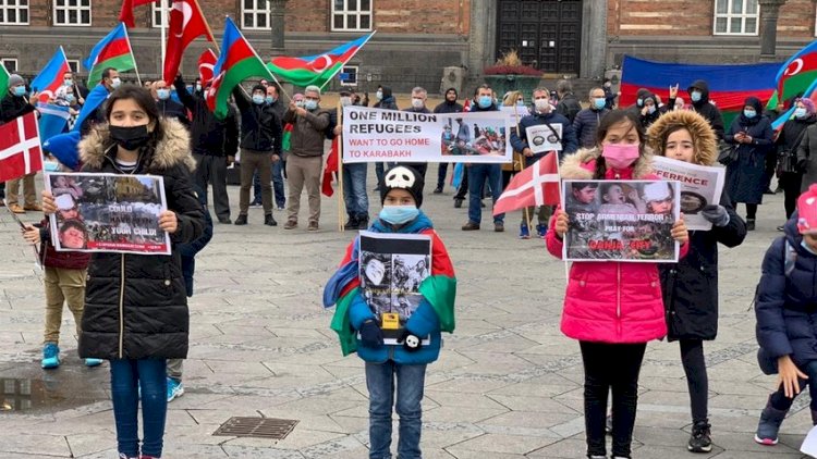    Danimarkada yaşayan azərbaycanlılar Gəncə terroru əleyhinə aksiya keçirdi - Fotolar   
