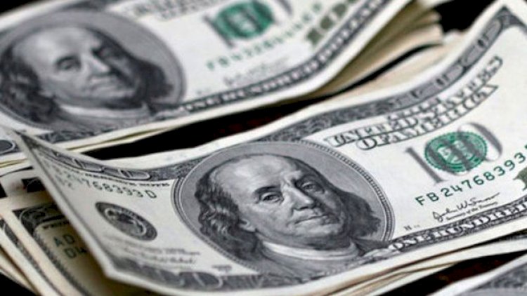    Azərbaycanda əhali dollar alışını artırıb, rubl satışını isə azaldıb   