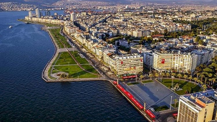   İzmirdə yenə zəlzələ oldu   