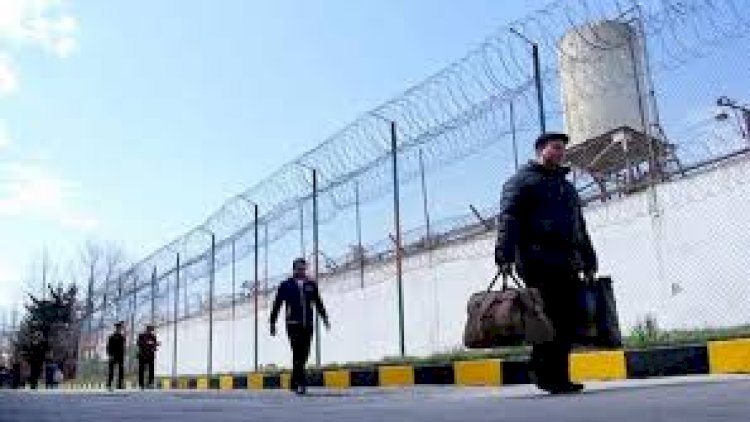    4 minə yaxın məhkum əfv edilib   